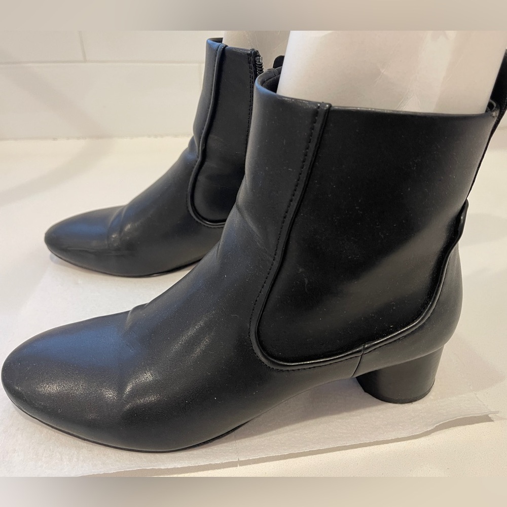 Zara round toe Black Zip Up Boots